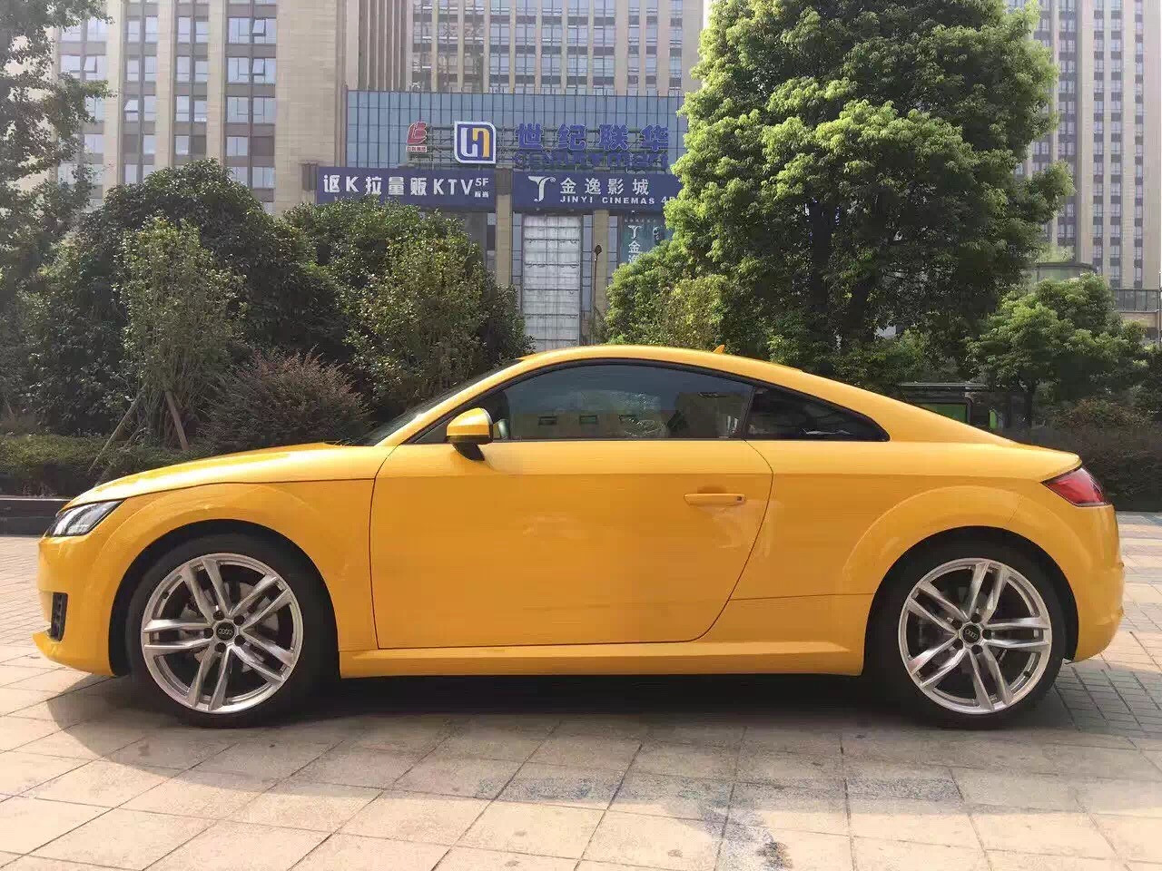 奧迪TT最新車型，時尚與科技的完美結(jié)合，奧迪TT最新車型，時尚與科技的極致融合