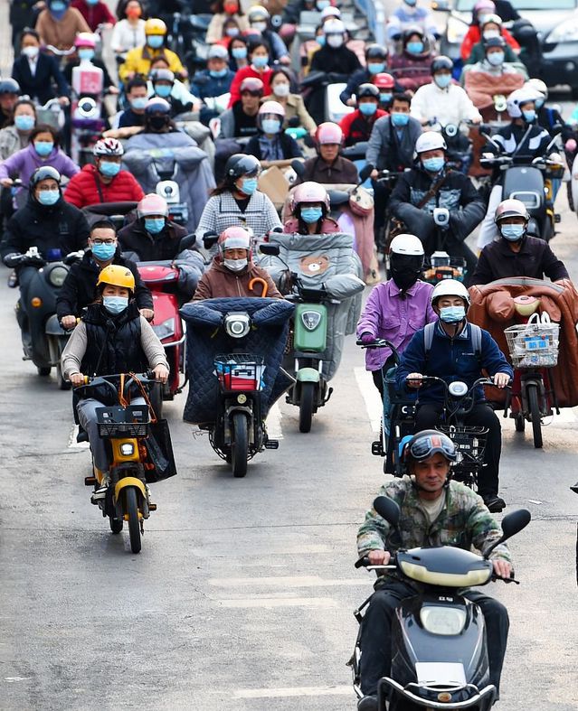 電動(dòng)自行車圍困下的大學(xué)校園新挑戰(zhàn)與創(chuàng)新應(yīng)對(duì)，電動(dòng)自行車圍困下的大學(xué)校園，挑戰(zhàn)與創(chuàng)新應(yīng)對(duì)之道