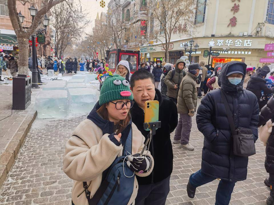 外國游客被爾濱硬控了，深度解讀城市魅力與旅游新體驗(yàn)，爾濱城市魅力與旅游新體驗(yàn)，外國游客的深度解讀與硬控經(jīng)歷