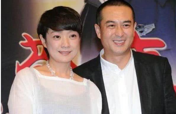 張嘉譯老婆現(xiàn)任老婆——王海燕的魅力與人生，張嘉譯現(xiàn)任妻子王海燕的魅力與人生探究