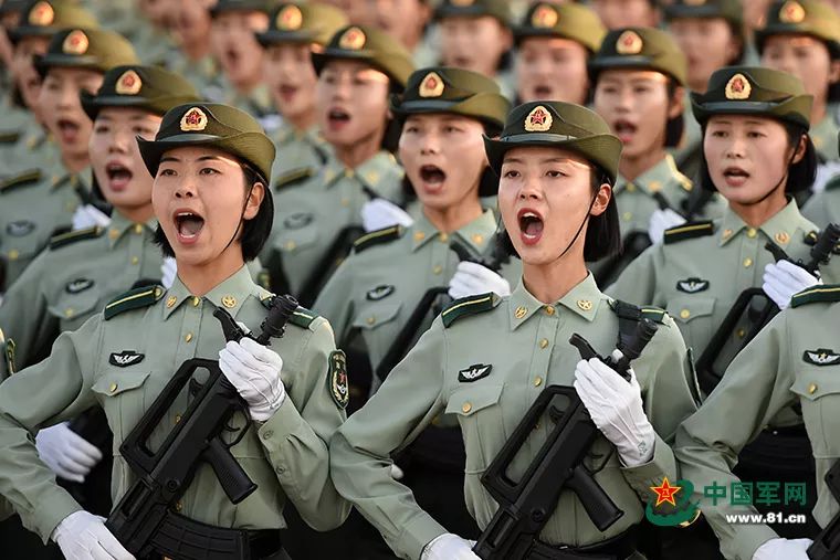 女兵成績不夠能否通過關系進入軍隊？深度探討與理性思考，女兵入學選拔，關系與成績之間的權衡與探討